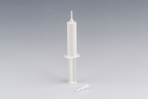塑料注射器的药品灌装过程